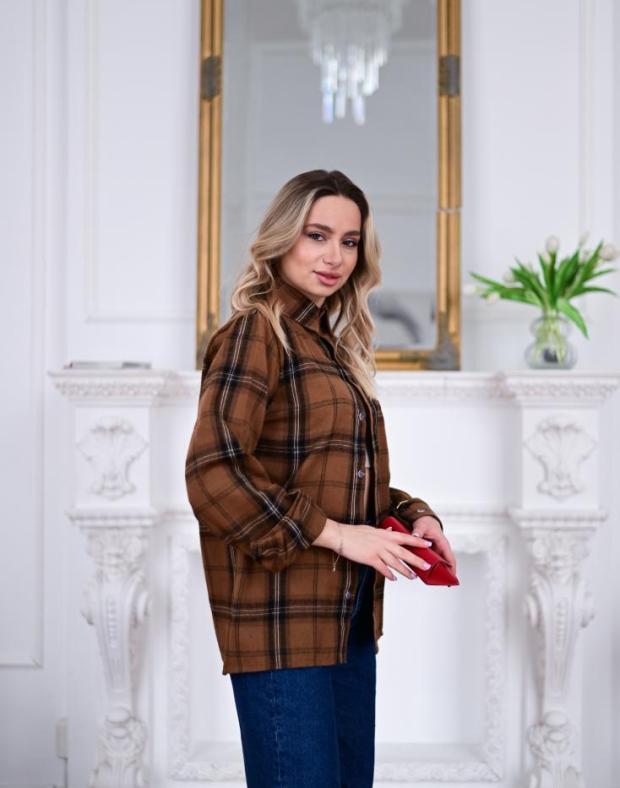 Рубашка женская коричневая в клетку байка - Фото 3