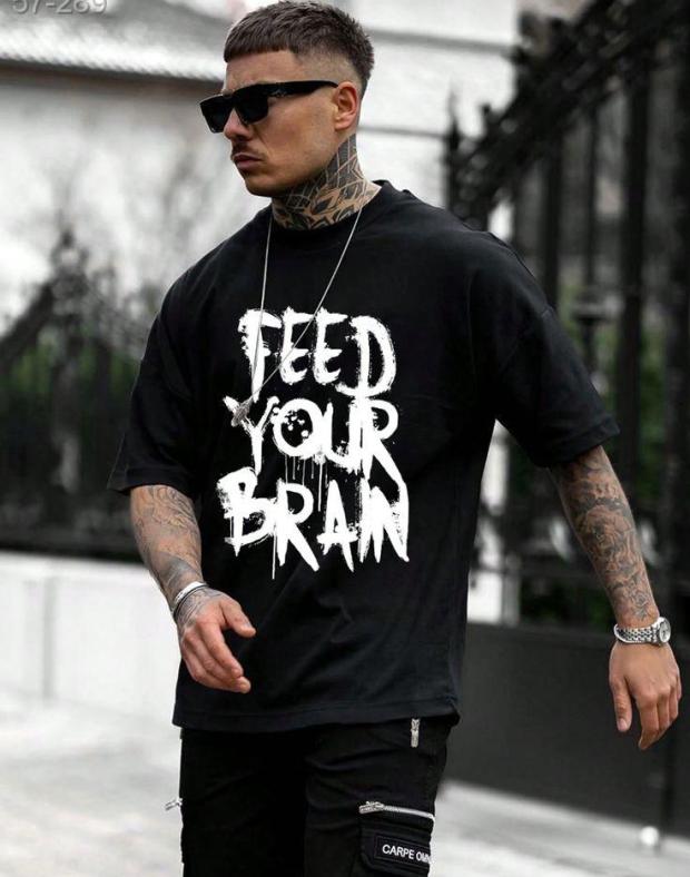 Чёрная мужская футболка оверсайз с принтом FEED YOUR BRAIN, 100% хлопок - Фото 1