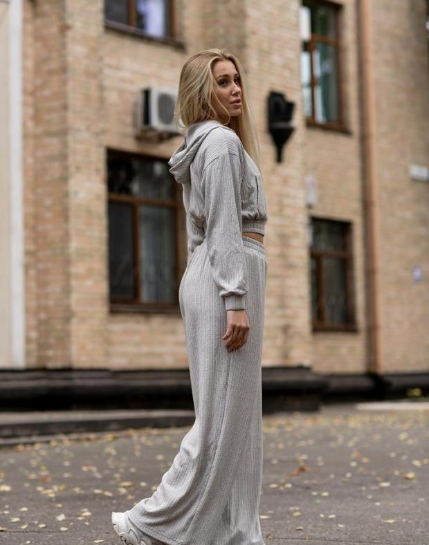 Спортивный костюм женский светло-серый кроп-оверсайз трикотаж весна/осень - Фото 7
