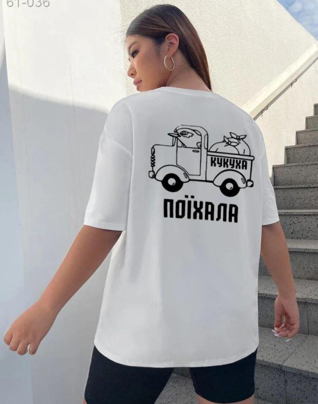 Женская белая оверсайз футболка с принтом - Фото 1