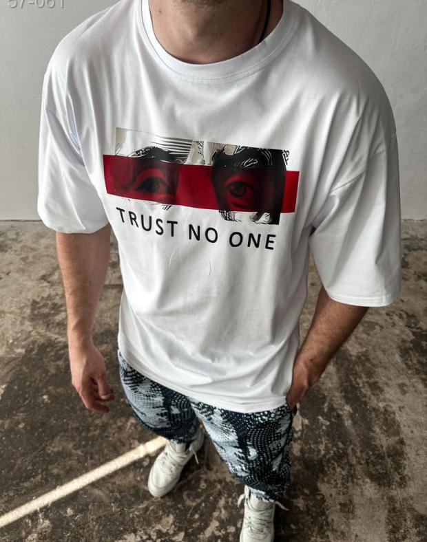Мужская футболка белая с принтом TRUST NO ONE, 100% хлопок - Фото 1