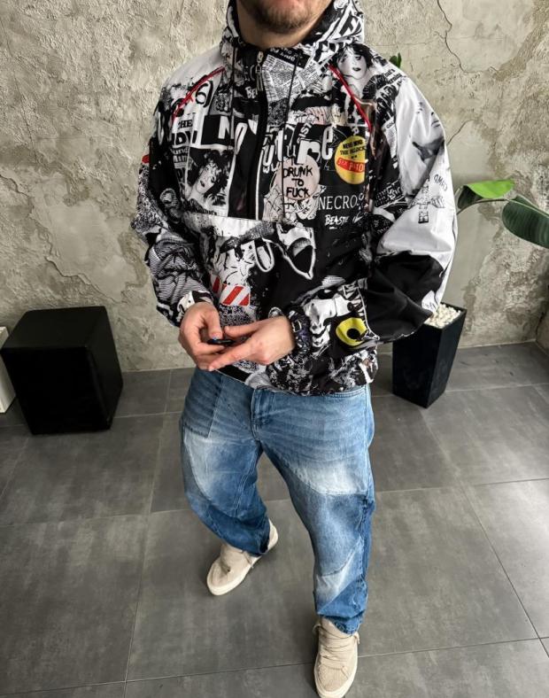 Анорак чоловічий чорний з графічним принтом плащова тканина