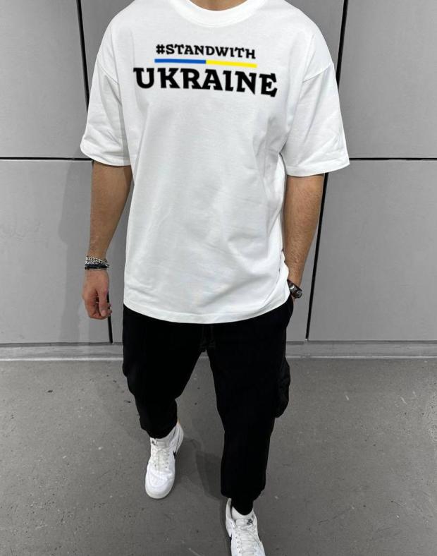 Мужская оверсайз футболка с принтом #STANDWITH UKRAINE - Фото 1