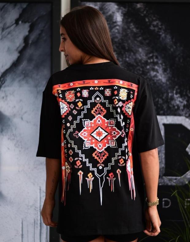 Футболка жіноча чорна oversize з етнічним ДТФ-принтом, бавовна