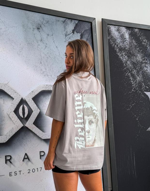 Футболка женская серая оверсайз с принтом Believe DTF, хлопок с полиэстером - Фото 3